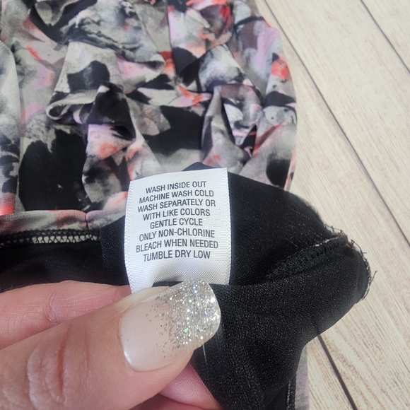 Relativity Multi Color Ruffle Sleeveless Top Size Small - Picture 6 of 15